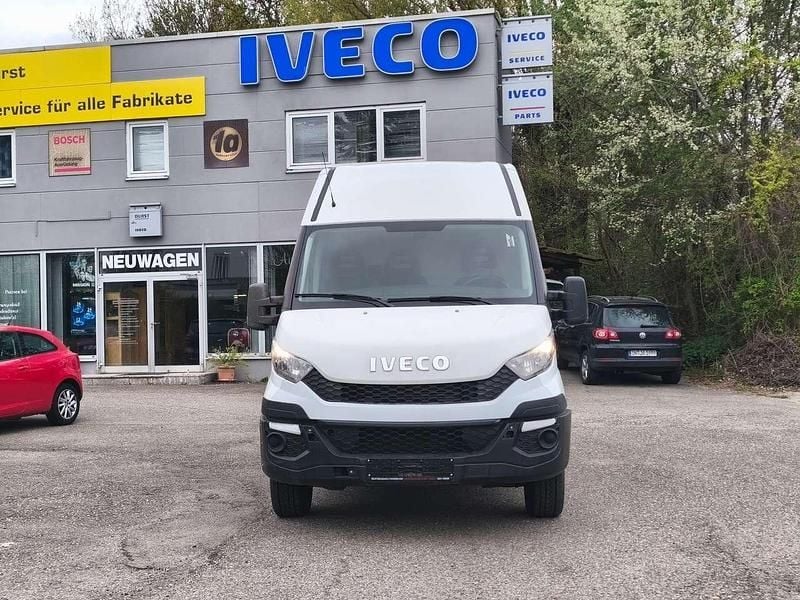 Second-hand Iveco Daily 126 CP (92 kW) 2016 Alb Monovolum