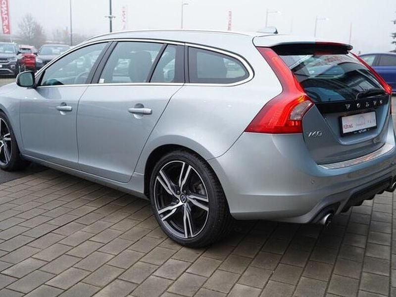 Gebraucht Volvo V60 R-Design 152 PS (111 kW) 2018 Silber Kombi