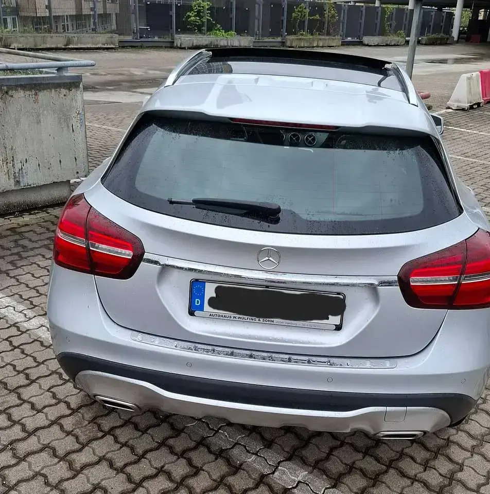 Gebraucht Mercedes GLA180 Style 136 PS (100 kW) 2020 Silber SUV