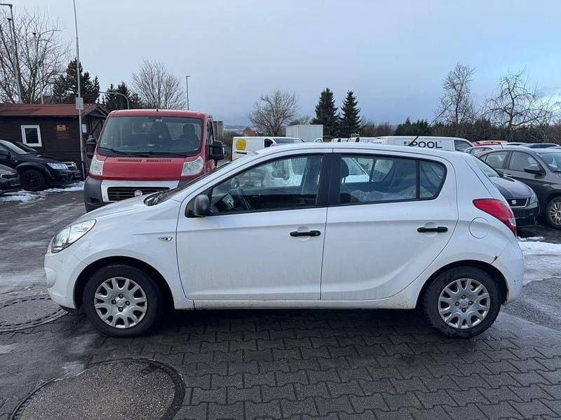 Gebraucht Hyundai i20 Classic 86 PS (63 kW) 2012 Weiß Kleinwagen