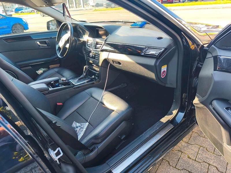Gebraucht Mercedes E220 170 PS (125 kW) 2011 Schwarz Kombi