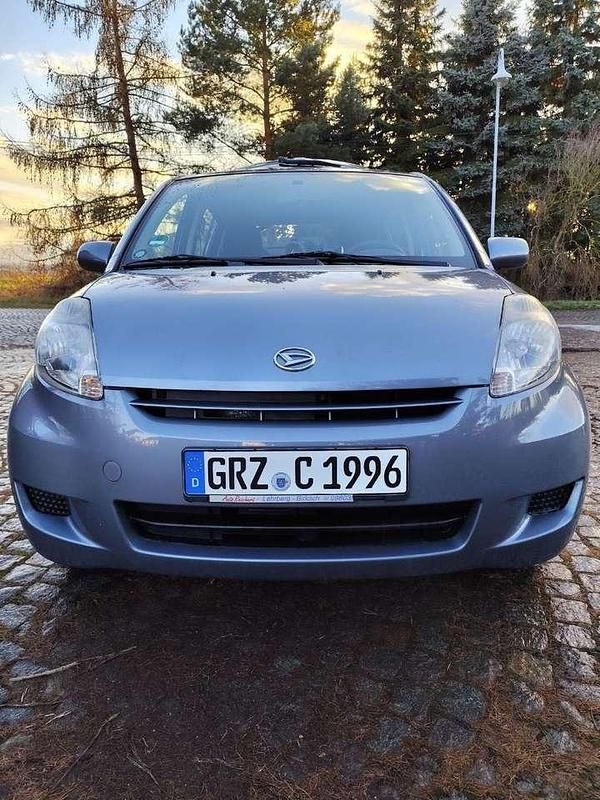 Gebraucht Daihatsu Sirion 91 PS (66 kW) 2011 Grau Kleinwagen