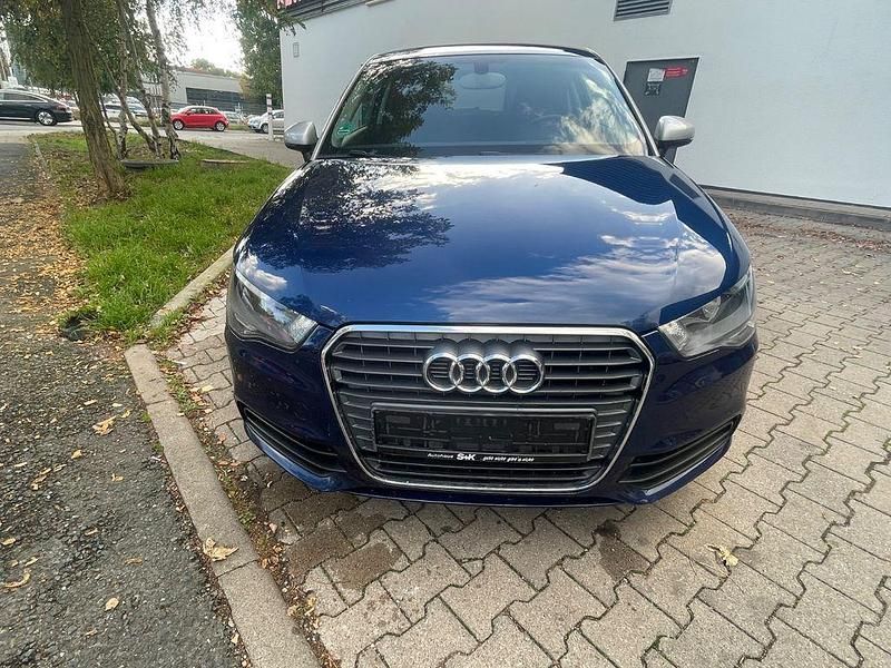 Blau Gebraucht 2011 Audi A1 Attraction Kleinwagen | 4.290 € (Superpreis) - Bild 1/4