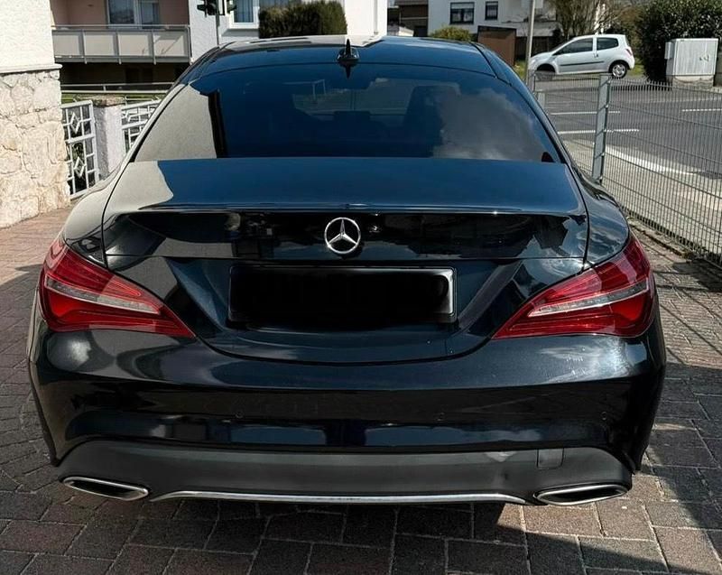 Gebraucht Mercedes CLA200 156 PS (114 kW) 2017 Schwarz Coupé