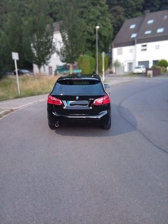 Schwarz Gebraucht 2019 BMW 218 Active Tourer Van / Kleinbus | 14.400 € (Superpreis) - Bild 1/4