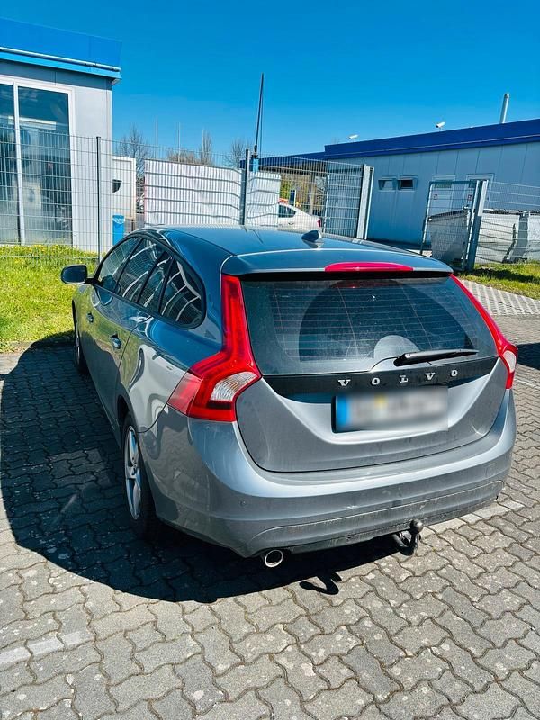 Gebraucht Volvo V60 150 PS (110 kW) 2015 Grau Kombi