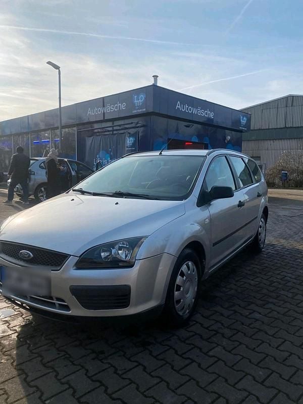 Gebraucht Ford Focus 125 PS (91 kW) 2007 Silber Limousine