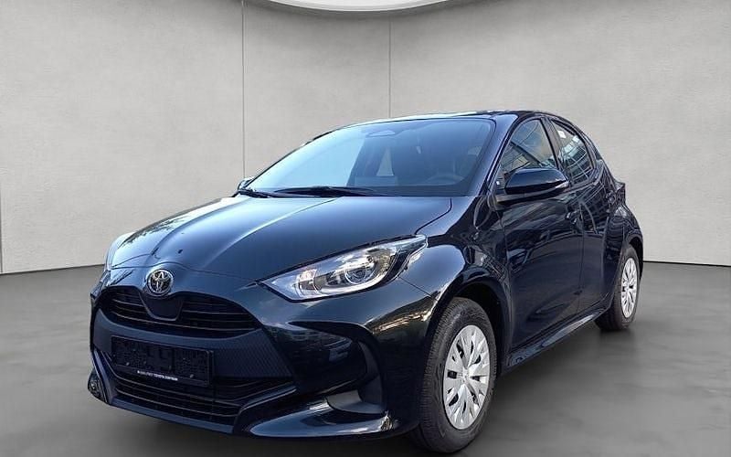 Schwarz Neu 2025 Toyota Yaris Hybrid Business Edition Limousine | 23.990 € (Guter Preis) - Bild 1/4