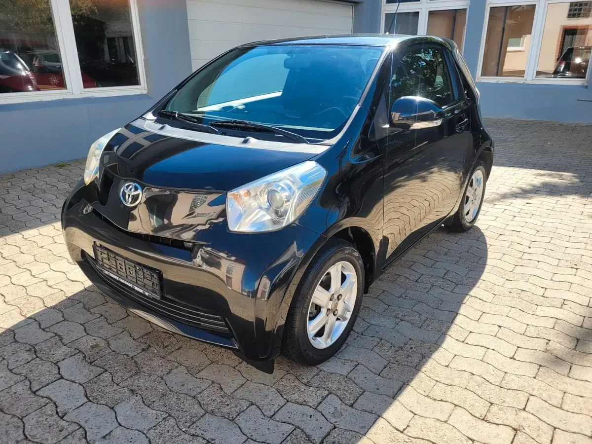 Second-hand Toyota iQ Basis 68 CP (50 kW) 2009 Negru Hatchback