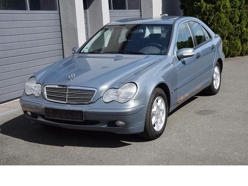Grau Gebraucht 2003 Mercedes C200 Classic Limousine | 1.750 € (Guter Preis) - Bild 1/4