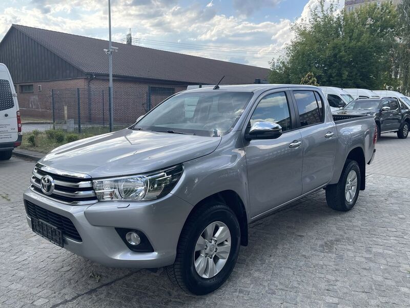 Silber (metallic) Gebraucht 2019 Toyota HiLux Comfort Abholung | 32.011 € (Fairer Preis) - Bild 1/4