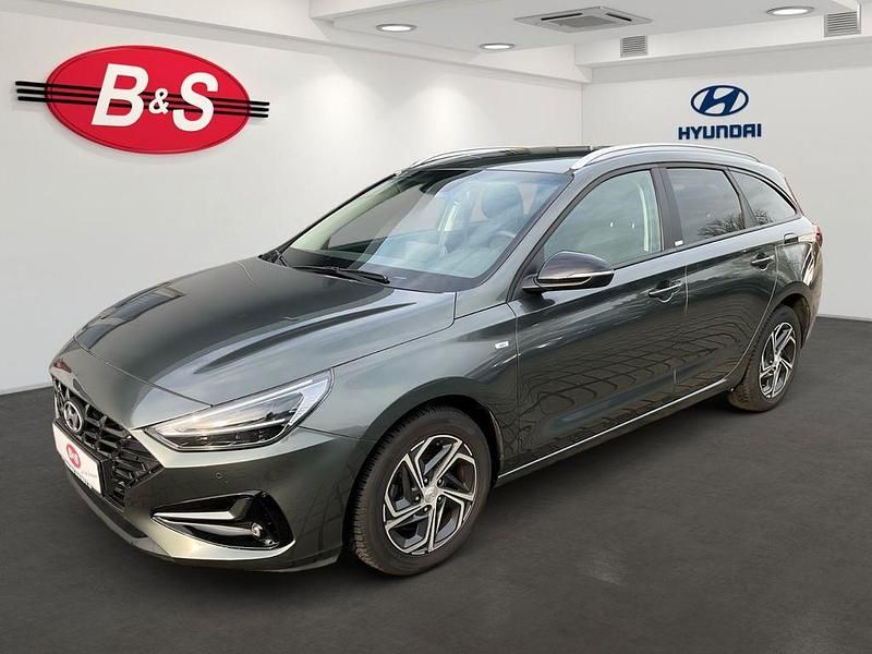 Grau Gebraucht 2021 Hyundai i30 Intro Edition Kombi | 15.990 € (Fairer Preis) - Bild 1/4
