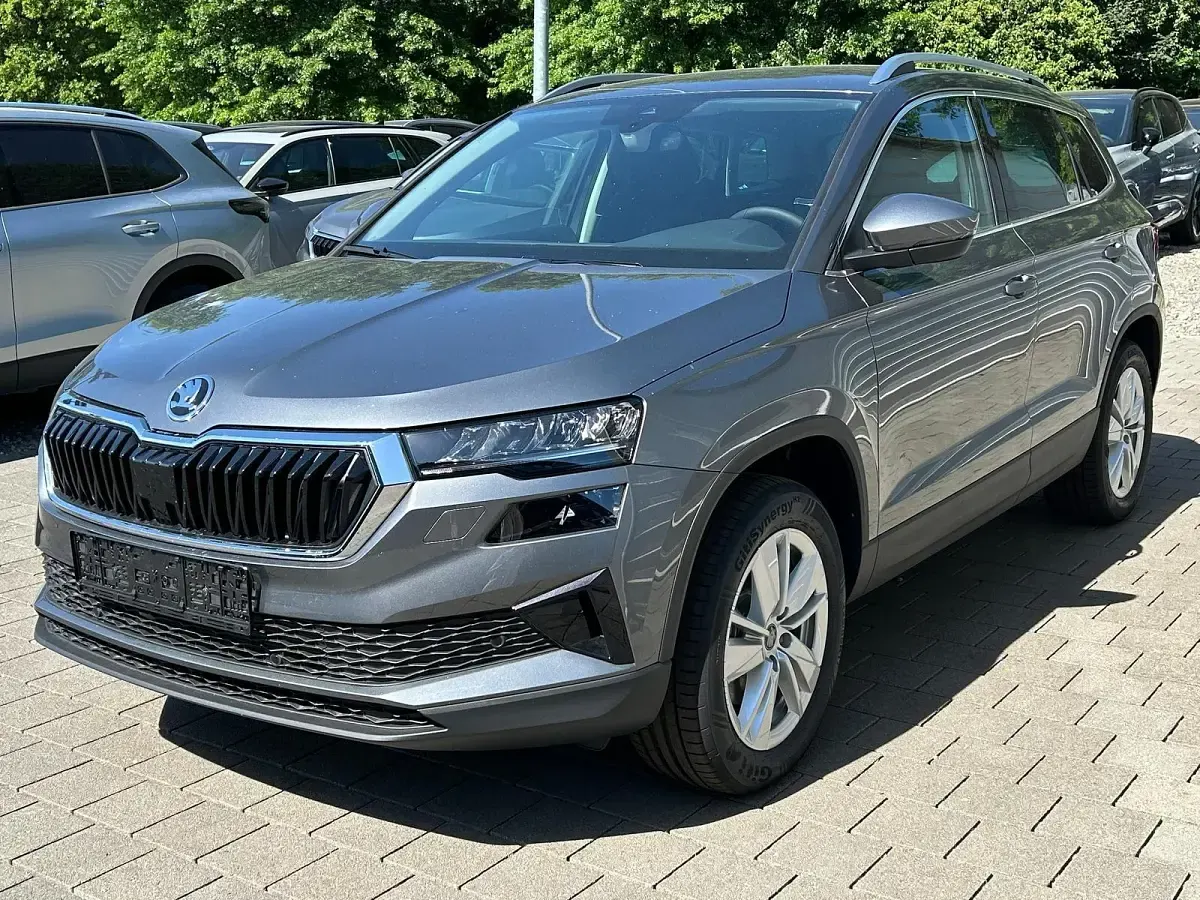 Neu Skoda Karoq 150 PS (110 kW) 2026 Graphite grau metallic SUV