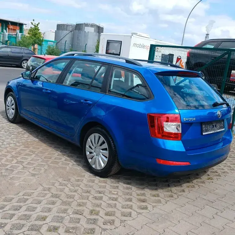 Gebraucht Skoda Octavia Ambition 105 PS (77 kW) 2014 Blau Kombi