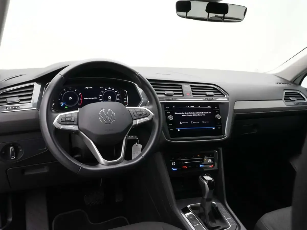 Gebraucht VW Tiguan Allspace Life 150 PS (110 kW) 2023 Weiß SUV