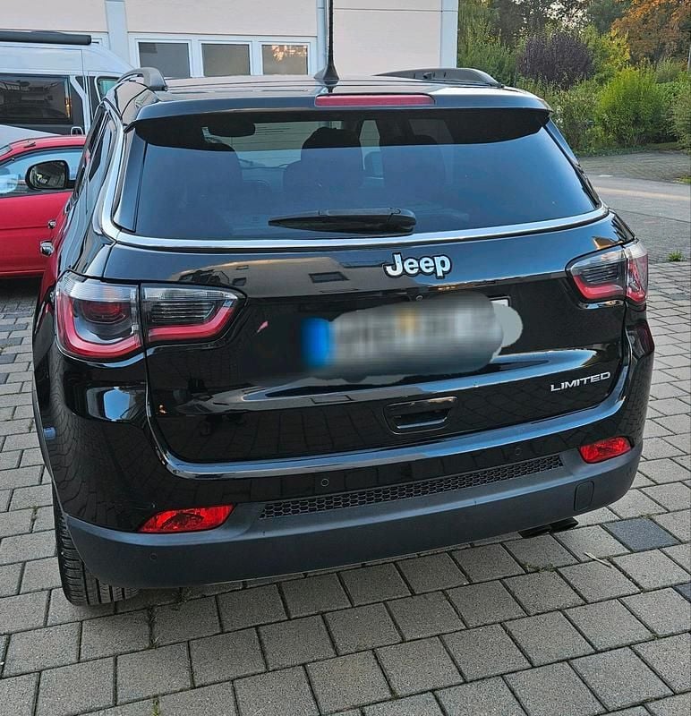 Gebraucht Jeep Compass Limited 140 PS (102 kW) 2018 Schwarz SUV