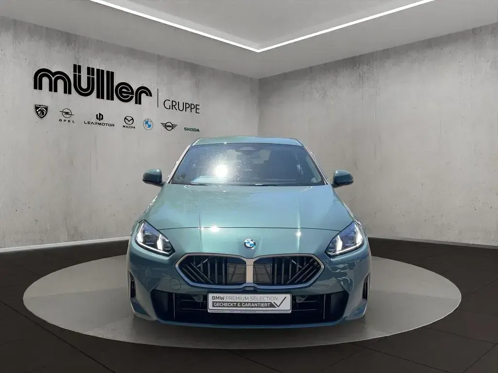 Gebraucht BMW 120 Efficient Dynamics 170 PS (125 kW) 2025 Cape york grün Kleinwagen