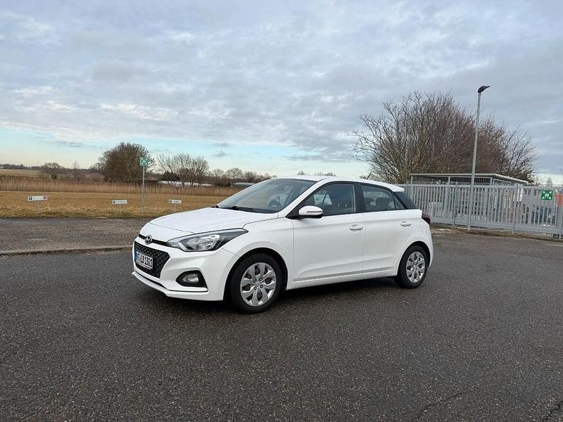 Gebraucht Hyundai i20 Active 75 PS (55 kW) 2019 Weiß Kleinwagen