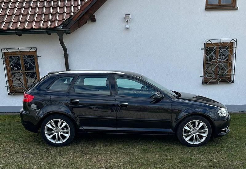 Gebraucht Audi A3 Attraction 140 PS (102 kW) 2012 Schwarz Kleinwagen
