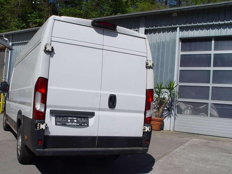Gebraucht Peugeot Boxer 140 PS (102 kW) 2021 Lackierung weiss Van