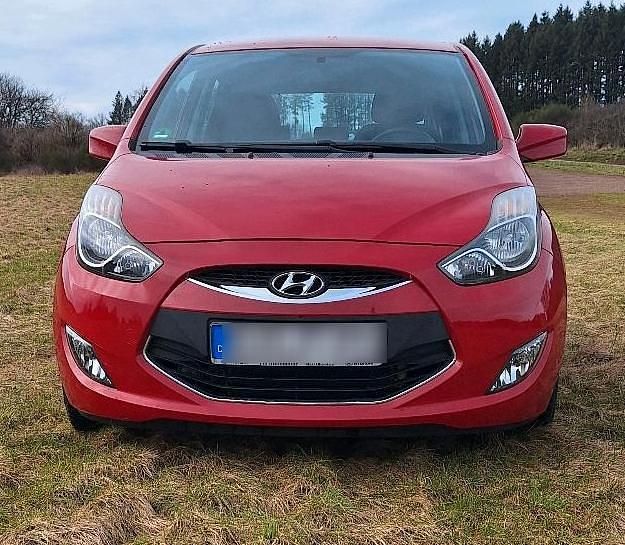 Gebraucht Hyundai ix20 90 PS (66 kW) 2014 Rot Kleinwagen