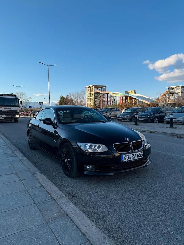 Schwarz Gebraucht 2011 BMW 320 Cabriolet Cabrio | 9.150 € - Bild 1/4