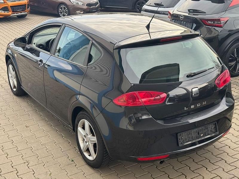 Second-hand Seat Leon Reference 102 CP (75 kW) 2009 Negru Hatchback