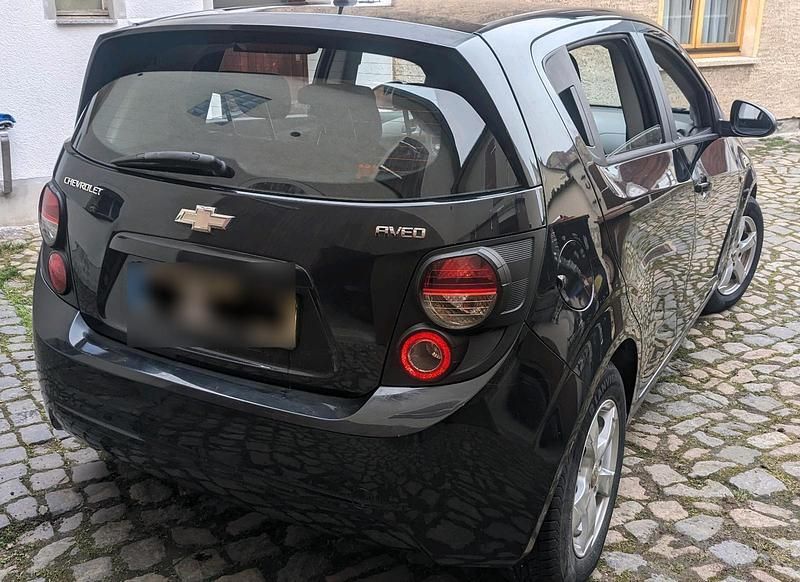 Gebraucht Chevrolet Aveo 101 PS (74 kW) 2011 Schwarz Kleinwagen