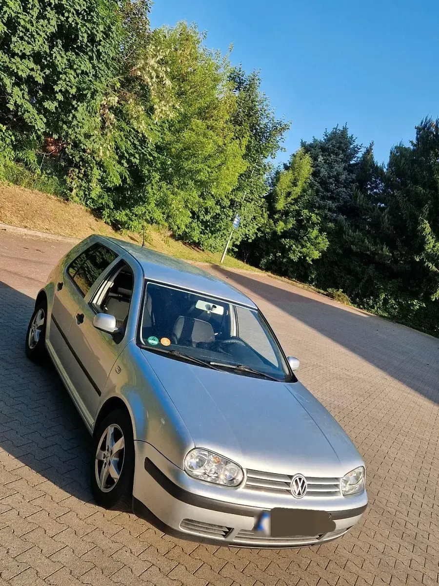 Gebraucht VW Golf IV 105 PS (77 kW) 2003 Silber Kleinwagen