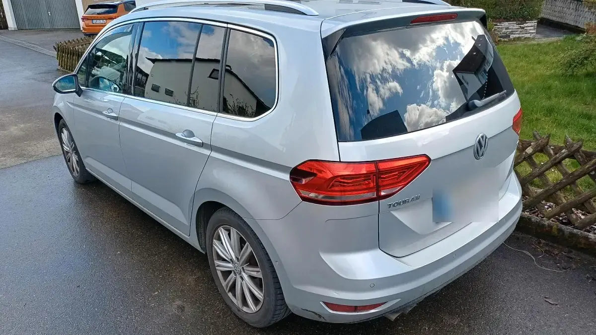 Gebraucht VW Touran Highline 150 PS (110 kW) 2016 Grau Van / Kleinbus