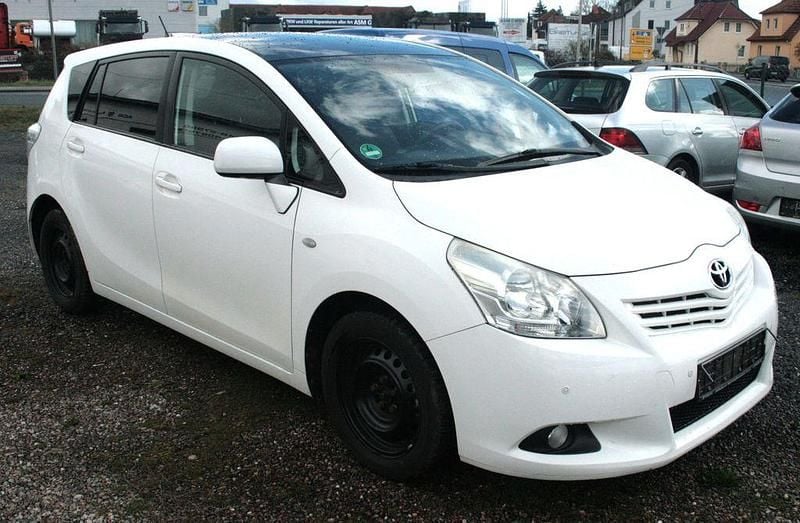 Gebraucht Toyota Verso Edition 147 PS (108 kW) 2011 Weiß Van / Kleinbus