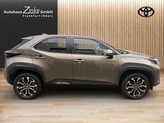 Gebraucht Toyota Yaris Hybrid Connect Style 116 PS (85 kW) 2022 Manganbronze metallic