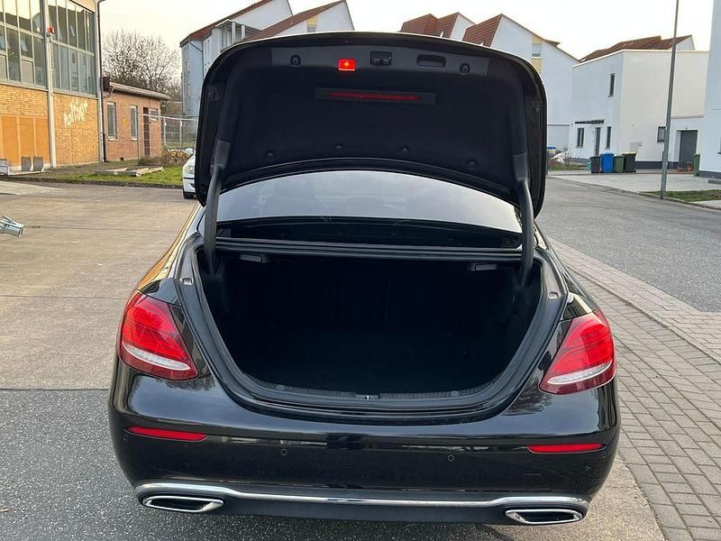 Gebraucht Mercedes E200 Avantgarde 150 PS (110 kW) 2017 Schwarz Limousine