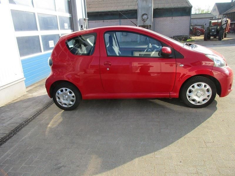 Gebraucht Toyota Aygo Cool 68 PS (50 kW) 2013 Rot Kleinwagen