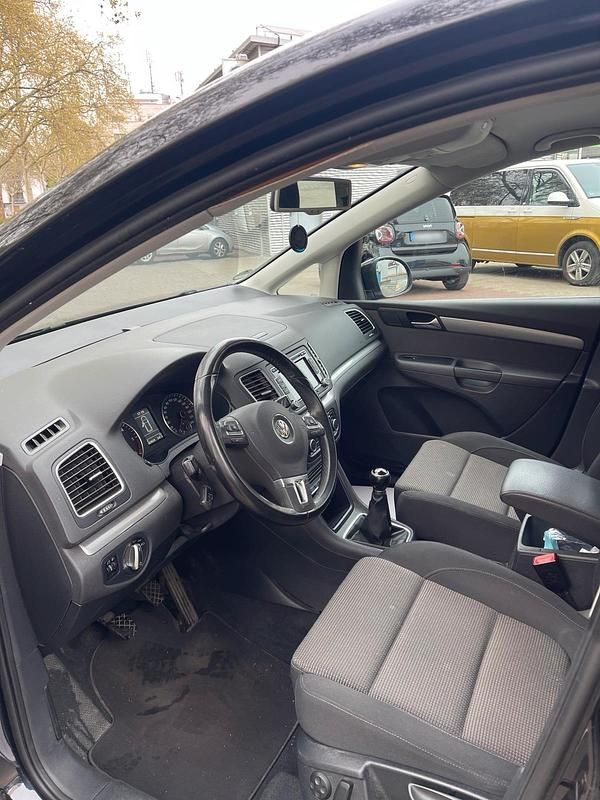 Gebraucht VW Sharan 140 PS (102 kW) 2012 Schwarz Van / Kleinbus