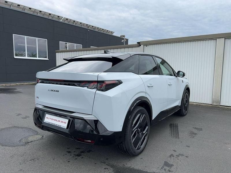 Gebraucht Peugeot e-3008 GTi 157 kW (214 PS) 2024 Okenitweiß (weiß) SUV
