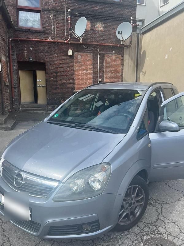 Grau Gebraucht 2007 Opel Zafira Van / Kleinbus | 1.500 € (Superpreis) - Bild 1/4