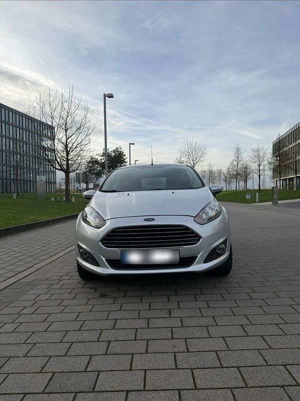 Gebraucht Ford Fiesta 101 PS (74 kW) 2014 Silber Kleinwagen