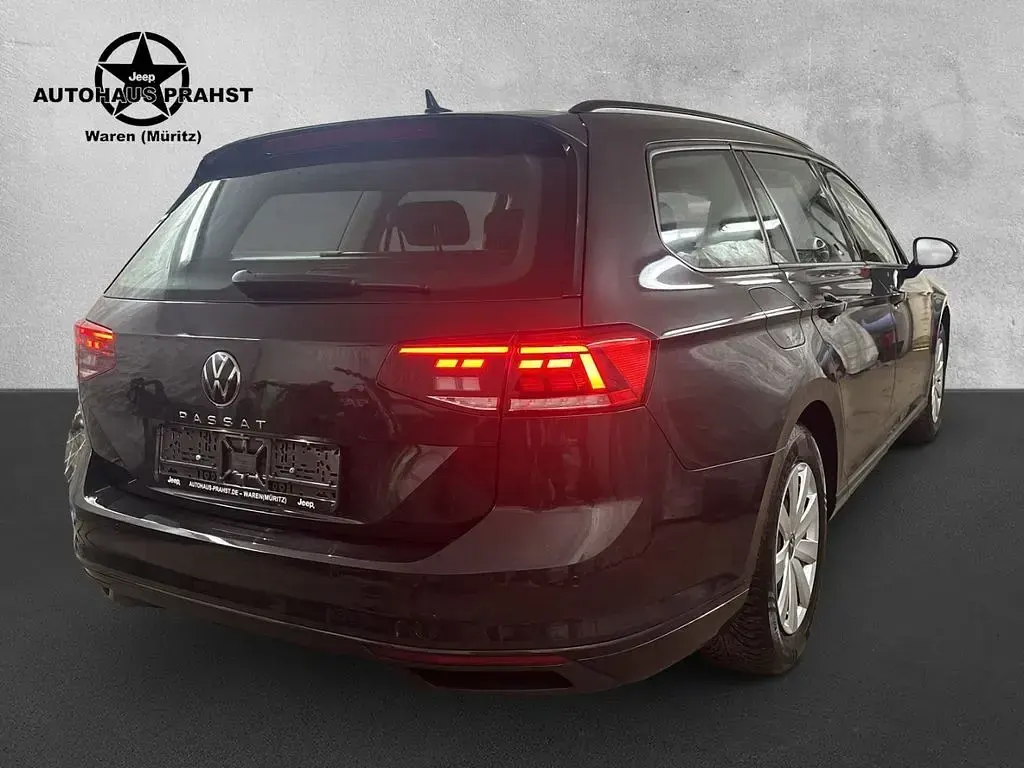 Gebraucht VW Passat Business 122 PS (89 kW) 2023 Grau Kombi