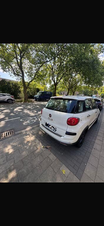 Weiß Gebraucht 2017 Fiat 500L Lounge Van / Kleinbus | 8.800 € (Fairer Preis) - Bild 1/4