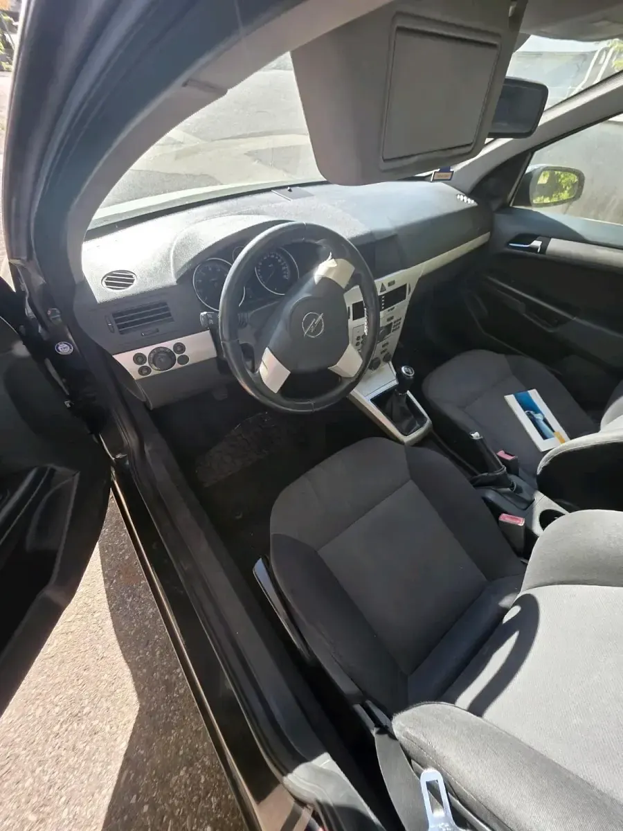 Gebraucht Opel Astra 102 PS (75 kW) 2007 Schwarz Kombi