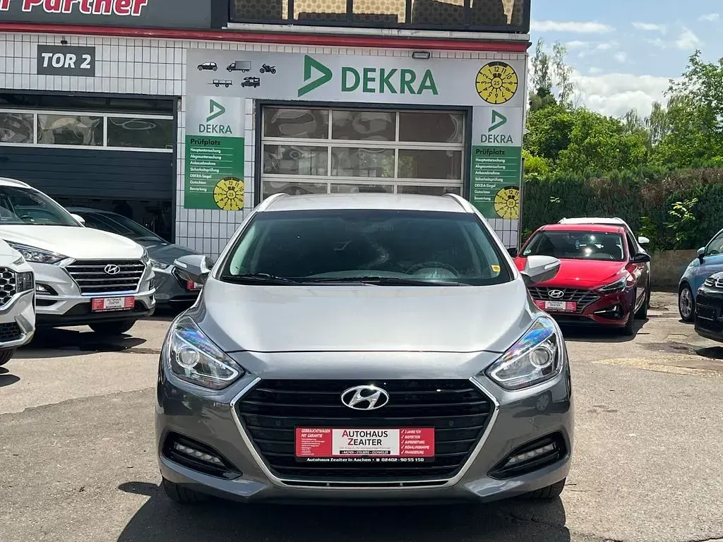Gebraucht Hyundai i40 Trend 141 PS (103 kW) 2016 Grau Kombi