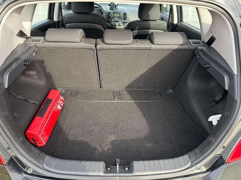 Schwarz Gebraucht 2009 Hyundai i30 Classic Limousine | 3.950 € - Bild 1/4