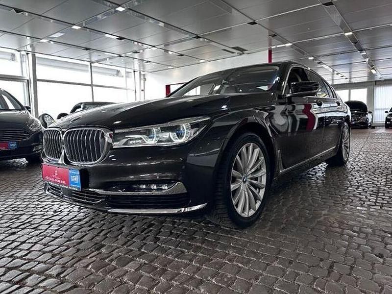 Gebraucht BMW 750 Sport Line 400 PS (294 kW) 2016 Grau Limousine