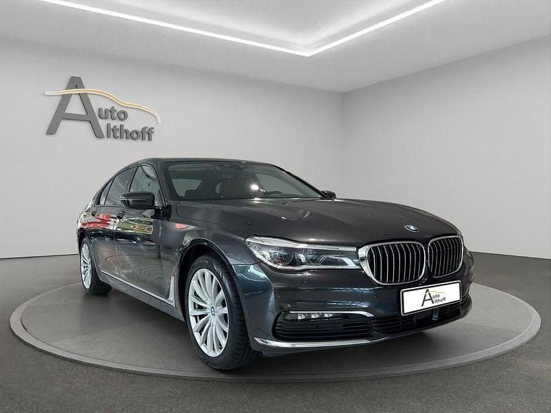 Grau Gebraucht 2019 BMW 740 Limousine | 34.999 € (Superpreis) - Bild 1/4