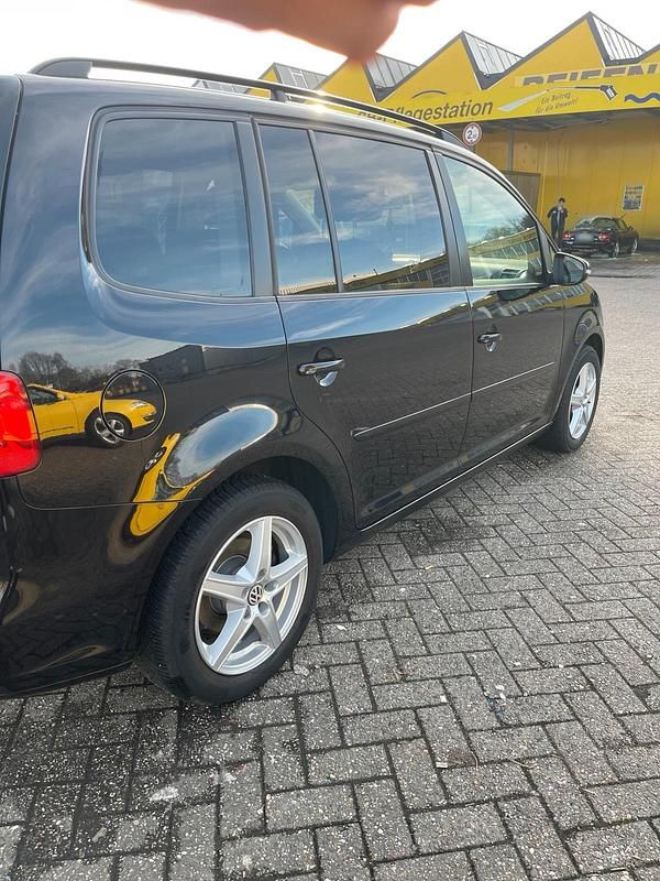 Gebraucht VW Touran 140 PS (102 kW) 2012 Schwarz Van / Kleinbus
