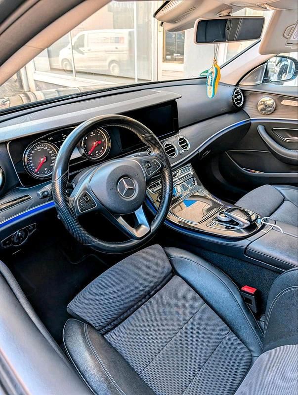 Gebraucht Mercedes E350 258 PS (189 kW) 2017 Schwarz Limousine