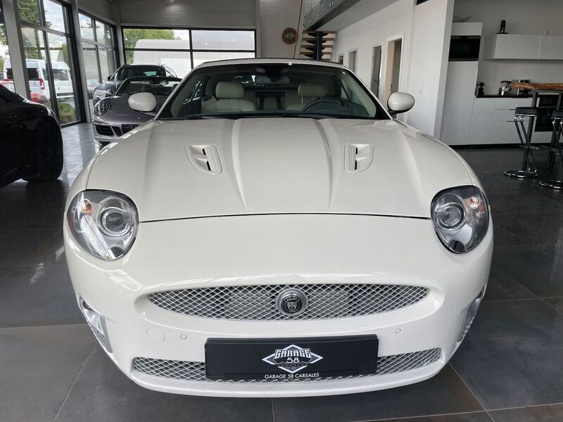 Używany Jaguar XKR 416 KM (305 kW) 2007 Biały Kabriolet