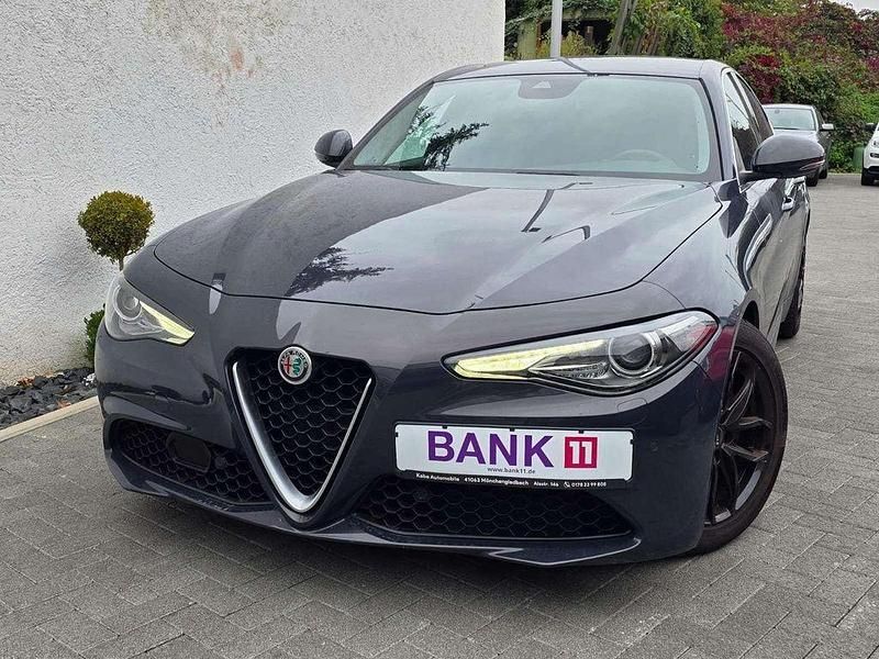 Blau Gebraucht 2017 Alfa Romeo Giulia Super Limousine | 14.998 € (Superpreis) - Bild 1/4
