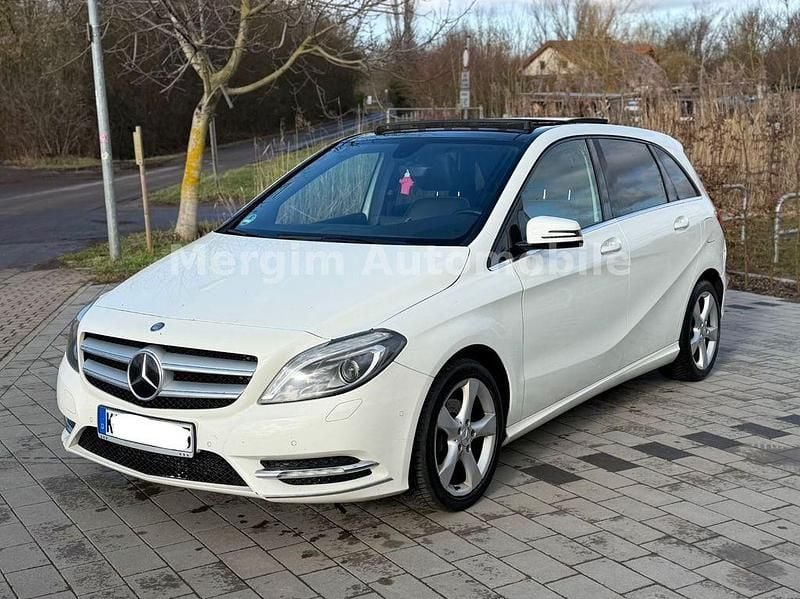 Weiß Gebraucht 2012 Mercedes B180 AMG line Van / Kleinbus | 3.999 € (Superpreis) - Bild 1/4